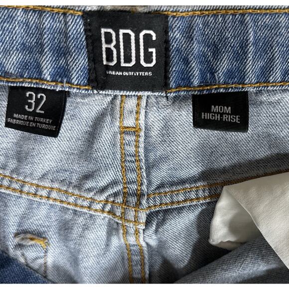 BDG Urban Outfitters Mom High-Rise Distressed Jeans W32 / US 32 (Tag 32) - Picture 4 of 6